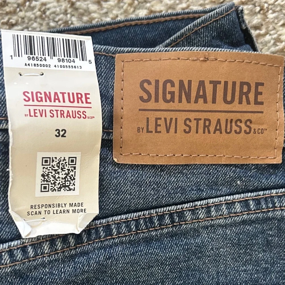 NWT Signature by Levi Strauss Men's Dark Blue Jean Shorts Denim Casual 32
